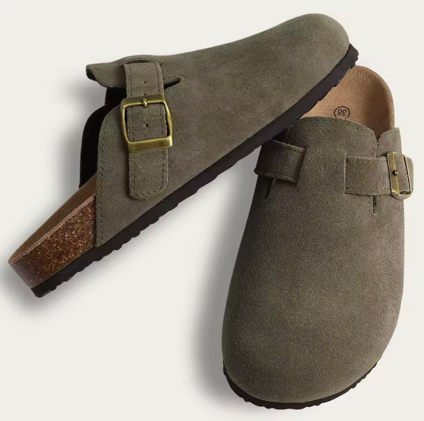 Suede clogs